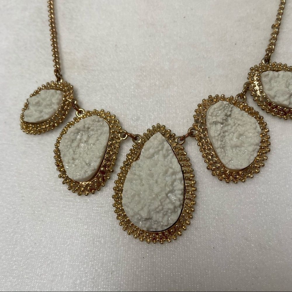 Jane Stone Textured Statement Necklace - Picture 4 of 13